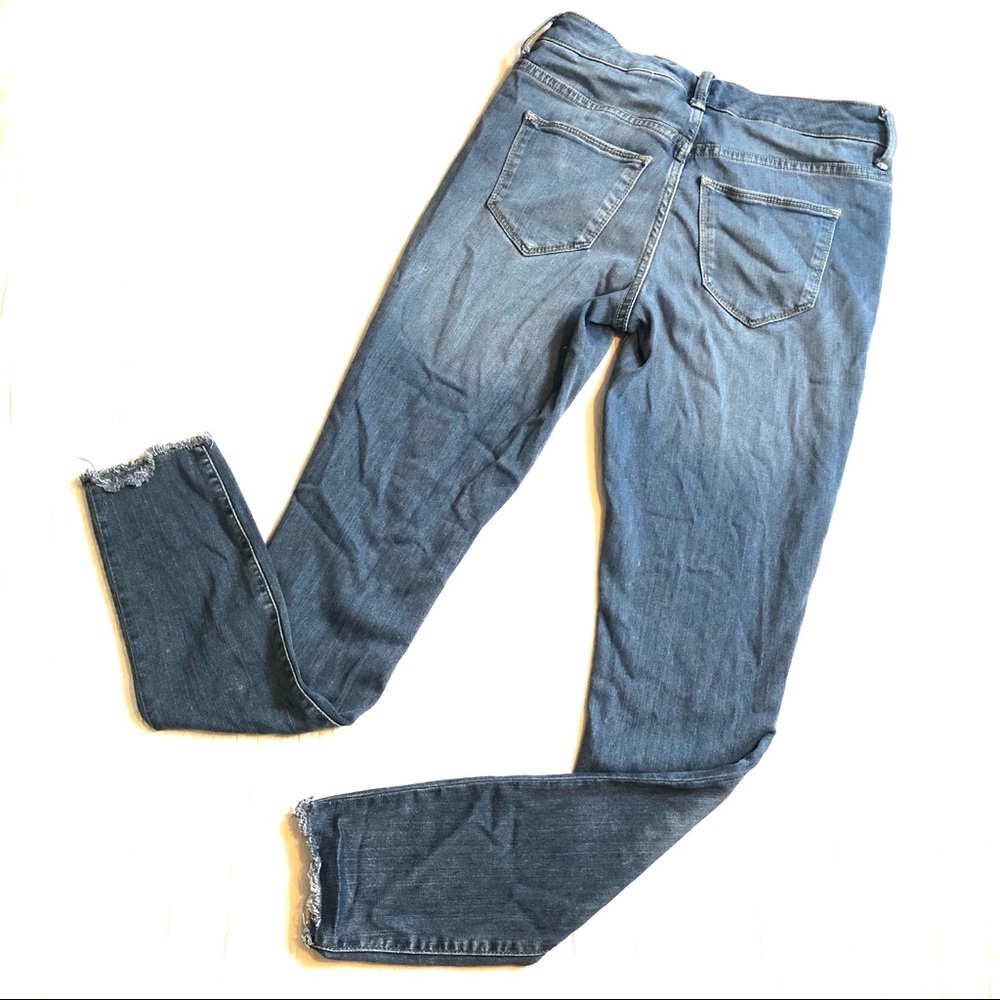 💙3/$25 Universal Thread Distressed Light Wash Skinny Jean - Picture 3 of 10